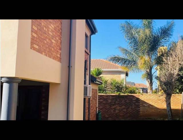 4 BEDROOM HOUSE FOR SALE IN VAN RIEBEECK PARK